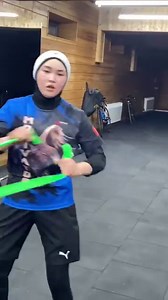 Be an example Adults are role models in everything. Your task is to help the child maintain discipline. To do this, it is important to be organized parents. Introduce sport into your life, if not at the champion level, but at least at the amateur level. It is not necessary to douse ice water every day, but it is possible and necessary to introduce moderate physical activity into the daily life of the family. Arrange jogging, hiking, skiing. The right family lifestyle greatly affects the motivati