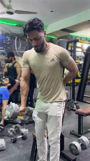 Crazy Biceps Flex 🔥 Gym Motivation #shortsviral