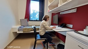 Immersion à la prison de Haren : 36 heures dans la peau d’un détenu - RTBF Actus