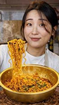 Ramen cremoso y picante hecho en casa | Receta coreana fácil 🇰🇷