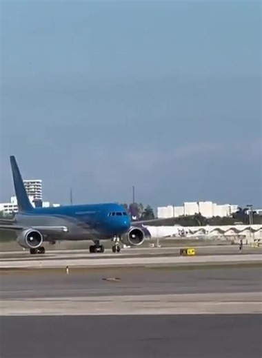 🚨 🇮🇱🇺🇸 Le Premier ministre israélien Benjamin Netanyahu est arrivé en Floride. Il doit rencontrer le président Donald Trump demain pour la 5 -ème fois depuis la prise de fonction du président Trump pour des entretiens stratégiques. #donaldtrump #netanyahu