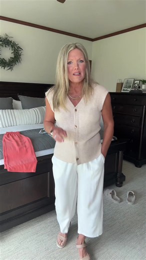 Stylish Linen Capri Pants for Vacation