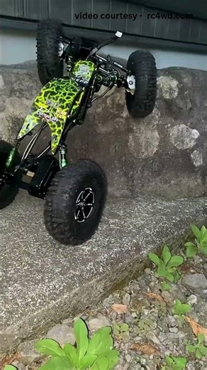 This RC Crawler Climbs the Impossible 😱