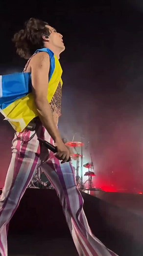 Ukrainian Flag Tribute by Maneskin | Damiano David | Ykaaar