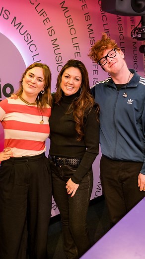 33K views · 170 reactions | Belle Perez: *leest 1.000 km file voor* Wij:  Download je bingokaart via de app van Studio Brussel of via het Studio Brussel-kanaal op VRT MAX en speel mee. | Studio Brussel | Facebook