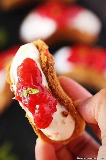 Strawberry Cheesecake Tacos (Dessert Tacos) - Cooking Carnival