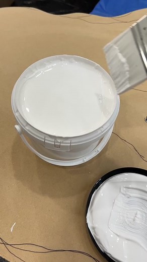 😍😮 Have you been blown away by the massive resin geode beauties @carrozza.artco creates with MEYSPRING Pigments? 🥰 See what goes into one of her masterpieces, and be sure to turn up the volume as she takes us through some of her processes! MEYSPRING Pigments featured: Gilded Gold, White Pearl, Royal Gold, Pure Copper, Bronze Stone, Charcoal Black, and Dazzling Diamond .. #MeyspringPigments #GeodeArt #ResinGeodeArt #EpoxyArt #GeodeArtist