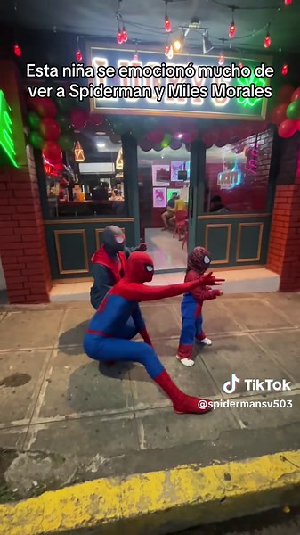 La emoción de los niños al conocer a Spiderman