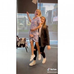 Kimberley Crossman on Instagram: "The ONE ARM LIFT CHALLENGE 💪🏼 Loved being Radio Kim and loved getting closer to @breetomasel these past few weeks 😝 Can you do this? @breeandclint @zmonline"