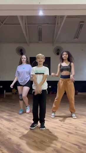 Modelo Julinha Twerk - Coreografia Mirim