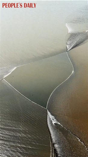 Revel in the crossing tides of the Qiantang River, forming a mesmerizing natural marvel in Hangzhou, east China's Zhejiang Province. | People's Daily, China