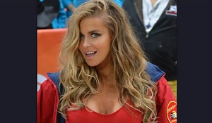 Carmen Electra Is Ready & Willing To Break Out Her Slow-Mo 'Baywatch' Run For The Reboot