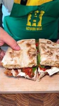 Pinsa con melanzane a funghetto, porchetta e provola affumicata