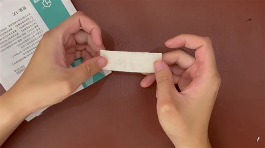 What is Alginate Wound Dressing and How Does It Work? Alginate dressings are derived from seaweed and are known for their exceptional absorbency. When applied to a wound, the alginate fibers interact with the wound exudate (fluid), forming a gel-like substance. This gel creates a moist wound healing environment, which is conducive to tissue regeneration and promotes faster healing. The dressing's ability to absorb large amounts of fluid makes it particularly effective for managing heavily exudin