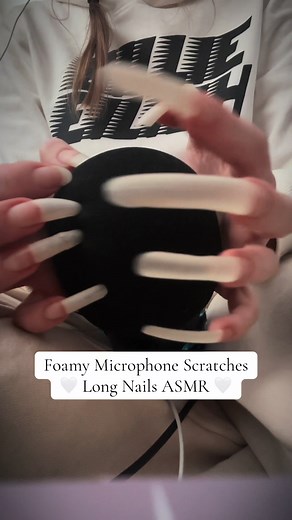 Some very simply microphone scratches. I’m super busy at the moment and struggling to find time to film content. Feeling like the quality of what I’ve made over the past few weeks has dropped off a little. But in the new year I will be back with more creativity AND new-look nails 👀 watch this space ✌🏻 #micscratching #asmrscratching #nailsasmr #notalkingasmr #asmrforsleep