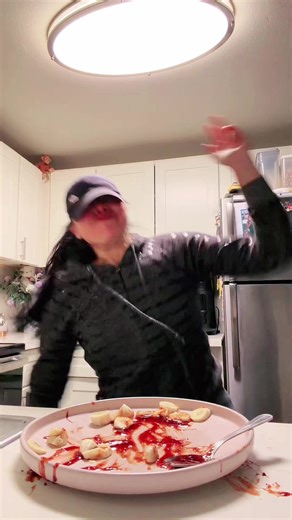 🍒 S A G I 🍒 (@la_potrilla_)’s videos with Esa Mujer (Marraneo Time T2) [Acústico En Vivo 2023] - Bronco