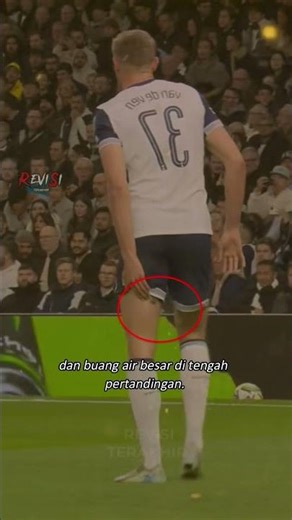 Apa yang keluar dari balik celana pendek Van de Ven? 😳😂