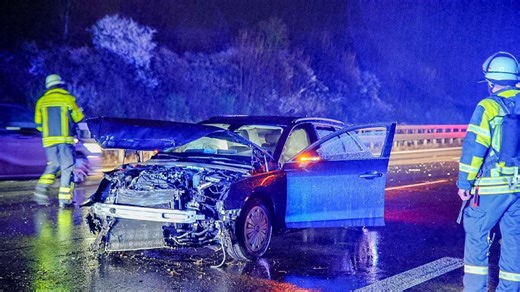 Unfälle auf der A8 bei Kirchheim: In Leitplanken gefahren – zwei Unfälle bei starkem Regen - Esslinger Zeitung