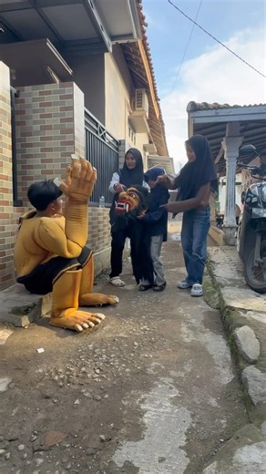 Dede Reva and ukhti give blind masks