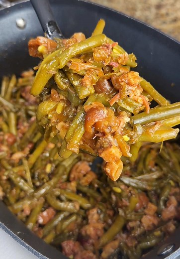 Crockpot Green Beans with Smoked Ham Hocks Recipe
