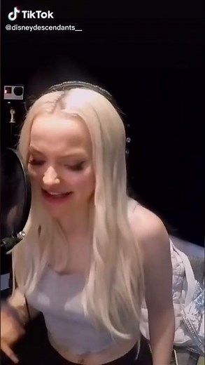 Dove Cameron singt eine Descendants – Die Nachkommen Lied