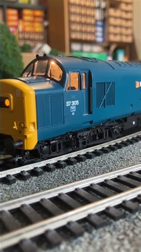 Model diesel train with sound fitted and coaches with lit table lamps. #bachmann #hornby #train