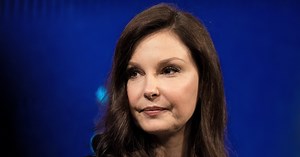 People Are Posting Prednisone Photos After Ashley Judd Was Face Shamed