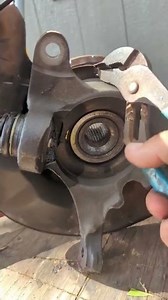 Honda wheel stud replacement hack! #mechanic #automotive #diy #repair #hack #viral