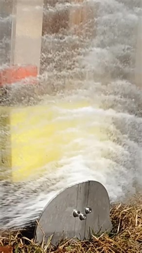 ISK-FIRE SURVIVAL 👩‍🚒 on Instagram: "🔥🚿 FS1 · Self-Protection Nozzle The first barrier when fire gets too close. In critical situations, retreat is not always an option. Sometimes, the only choice is to create your own safe zone. The FS1 by ISK Fire Survival is a self-protection device designed to generate a continuous water screen, using water, foam, or fire retardant, immediately reducing direct exposure to fire. 🧯 What does the FS1 provide? 🚿 Creates a protective water shield against ad