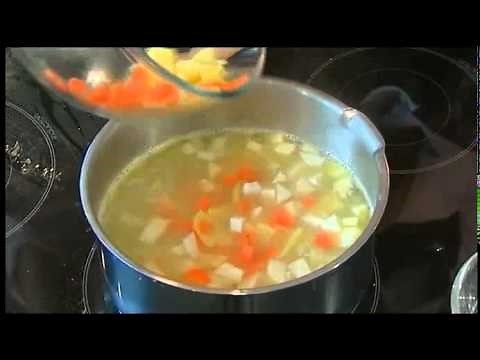 Sellerie-Kresse-Suppe mit Zitronenbutter | Sellerie-Kartoffel-Küchlein