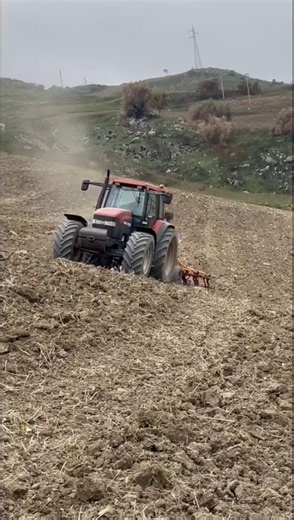 Fabio Li Vecchi's New Holland M100 | Masterful Driving & Perfect Control