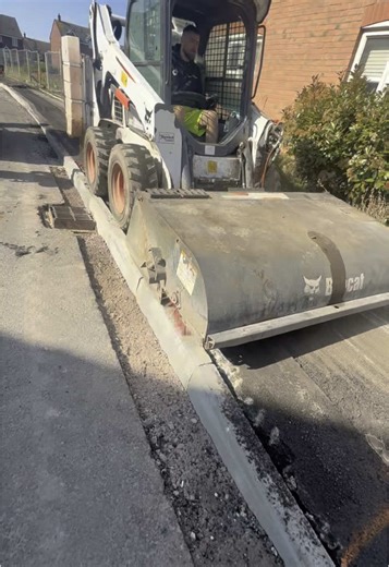 😎 #BlackTopGang @Watson Plant Hire #fyp #tik_tok #viraltrend #tik #tok #construction #tarmac #blackgold #foryoupage❤️ #millingmachine #milling