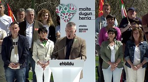🇮🇪 «Friends, we are walking the same road to independence for Ireland and Basque Country. We are on the right road. And we will face many mountains in the future but mountains are there to be conquered». 👏 Declan Kearney, Sinn Féin Irelandeko National Chairman. #MaiteDugunHerria | EH Bildu