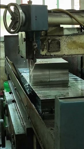 A Key Step in Mold Machining: Surface Grinding #hlc #machine