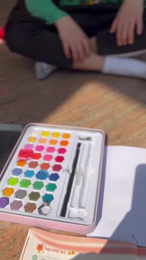 #线上教学 三年级英语colours