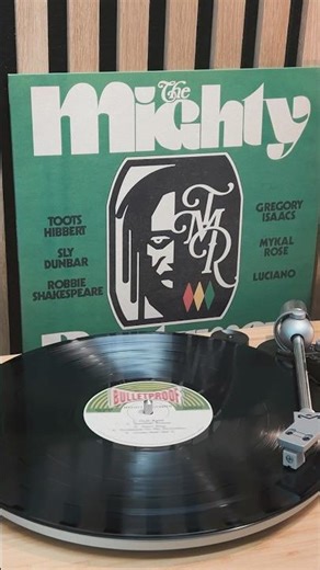 The Mighty Rootsmen x Toots Hibbert, Gregory Isaacs & Mykal Rose - Summer Breeze [Vinyl Vibes #128]