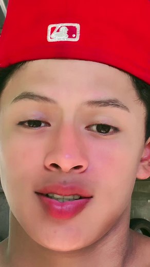 Exploring the Red Baseball Cap Fashion Statement