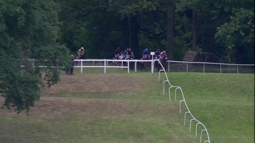 The world’s longest jumps race is back next week! 😮The Anjou-Loire Cross Country Chase, 4m 4f 63y in distance...