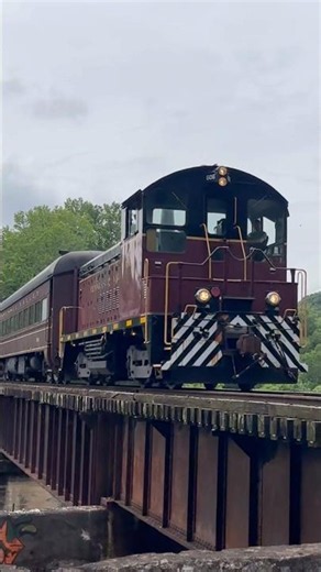 TVRM 606 Crossing Chickamauga Creek #railfanning #diesellocomotive #tennesseevalley #touristtrain