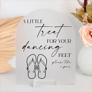 Flip Flops - Treat for Dancing Feet, Bridal Reception Decor, Guest Party Favor Custom Acrylic Wedding Sign With Personalized Colors Sten - Etsy