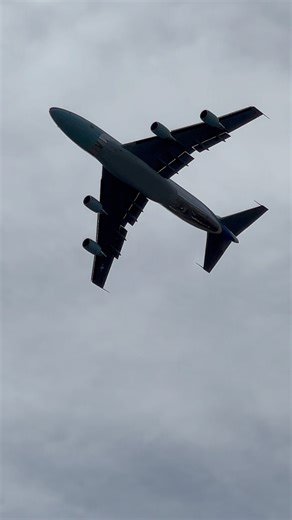 When Air Force One Flies Over Your House 😳✈️ #af1 #airforce #military #vc25a #plane #aviation