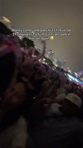 Iconic moment #charlixcx #brat #lolla #lollapalooza #lollapalooza2026 #festival #festivalseason