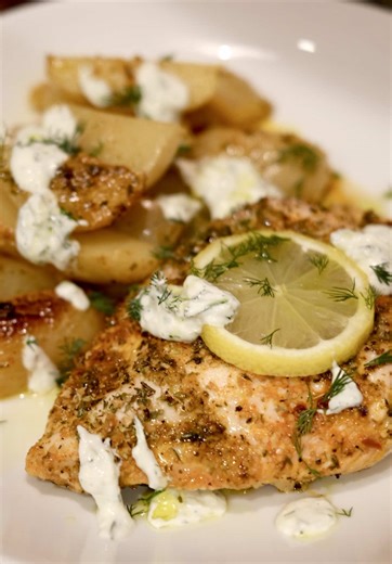 One-Pan Greek Lemon Chicken & Potatoes 🍋🍗 FULL RECIPE IN MY BIO 💛 #chicken #chickenrecipe #greekfood #highproteinmeals #healthyrecipe