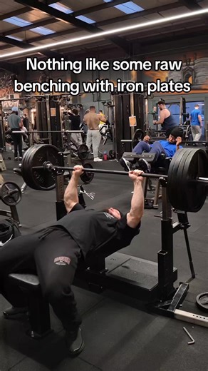 Powerbuilding Techniques for Raw Bench Pressing