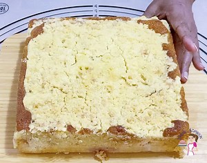 Peach Crumb Cake with Fresh Peaches & Buttery Crumble