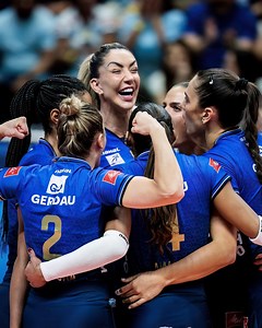 💙 #Superliga: STRONG START FOR MINAS! 💥 Minas opened the 2025/2026 Women’s Superliga 🇧🇷 in style with a 3–1 win over Mackenzie in Belo Horizonte. 💪🔥 Standout performances from Glayce and Amanda, who led the team with 15 and 14 points, respectively. Polish setter Julia Nowicka 🇵🇱, who celebrated her 27th birthday this Tuesday, was named Player of the Match, taking home the Viva Vôlei trophy! 🏆✨ 📺 Watch the SuperLiga live or on demand on VBTV: https://bit.ly/3Bjc3Ui 📹: SporTV / VBTV 🏐 