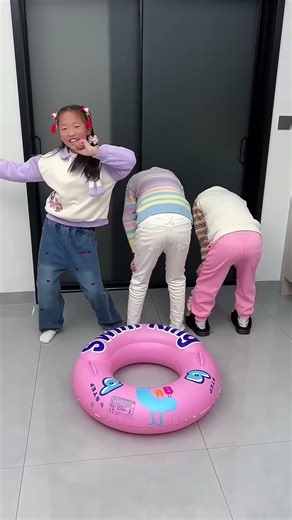 The older sister got the coins into the swimming ring, but the younger sister couldn't get in!