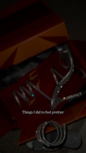 DARIA THE MUSE on Instagram: "1. I started wearing silk or satin underwear under normal clothes No one knew. I felt it all day. 2. I stopped wearing padded bras and chose natural shapes My body looked more confident, less constructed. 3. I wore one thin gold chain directly on bare skin Minimal, intimate, intentional. 4. I switched to a subtle skin-scent perfume instead of loud fragrances People leaned in instead of noticing from afar. 5. I wore slightly sheer tops layered properly Suggestion fel