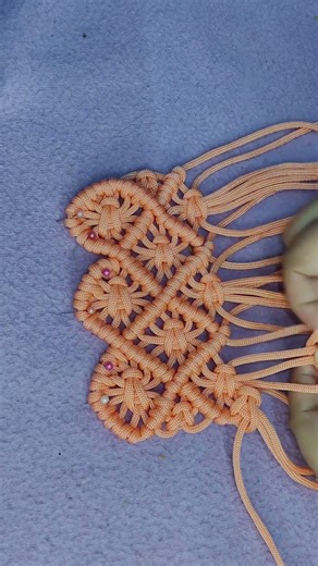 The Bubble Bag is made using macrame knots only.