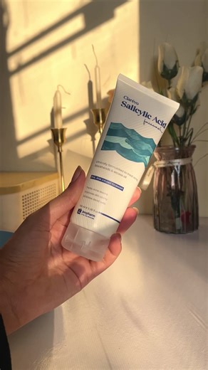 Reviewing Jenpharm new launch‼️watch it before you buy👀 . Salicylic facewash new launch by jenpharm good for active acne,breakouts and blackheads. Perfecf for oily and combination skin type with active acne problems. Perfect thing to add in your skincare routine. Follow me to see amazing skincare and beauty content❤️🫶🏻 . . . . . . #skincare #reviewskincare #gentlefacewash #oilyskincare #foryoupage @JENPHARM